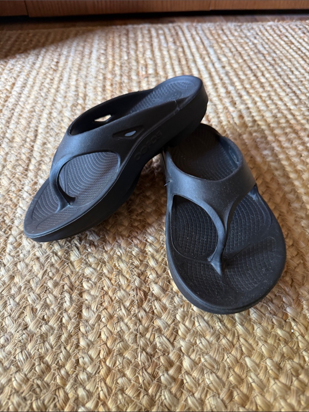 OOFOS Black Women's Flip-Flop Sandals